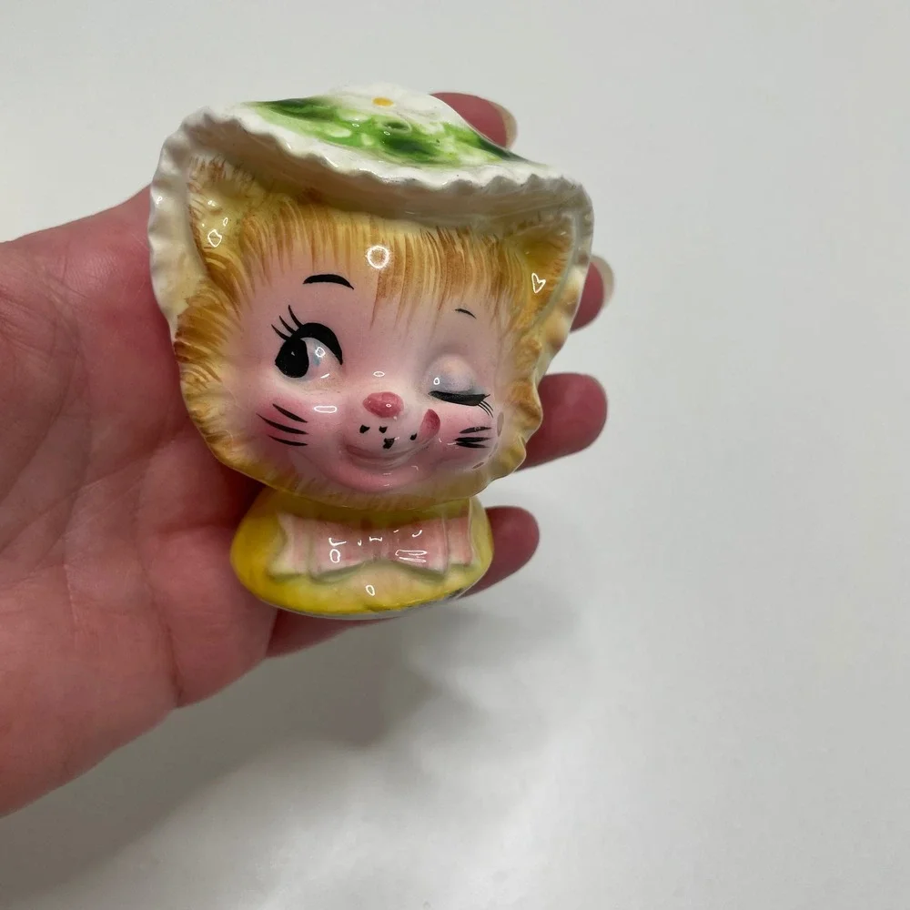 Vintage Enesco Miss Priss Winking Cat Salt Pepper Shakers Yellow Kitschy 1950s